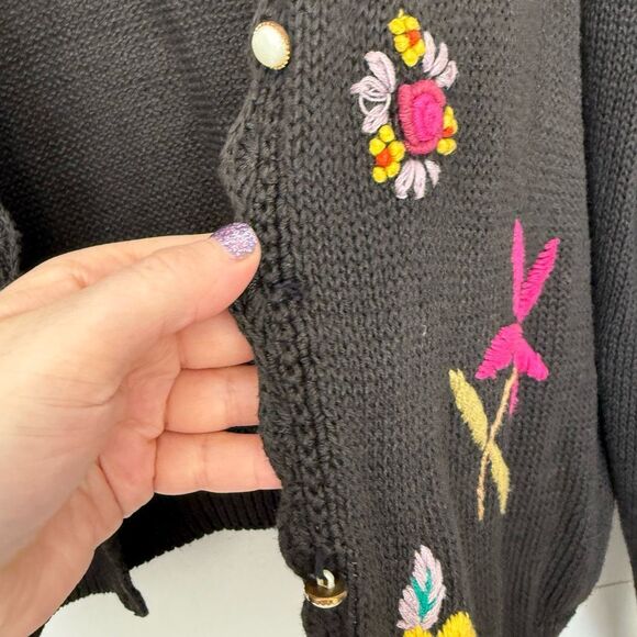 Vintage Nell Flowers Women’s Medium Floral Embroidered Cardigan Sweater - Picture 2 of 5